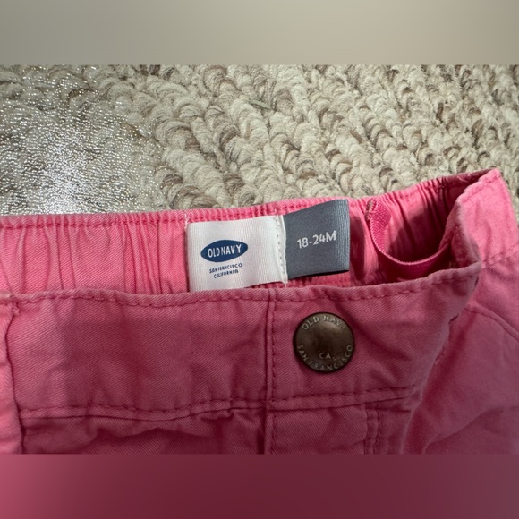 Carters bodysuit & old navy shorts bundle! Shorts: 18-24M & bodysuit: 18M - Picture 2 of 7